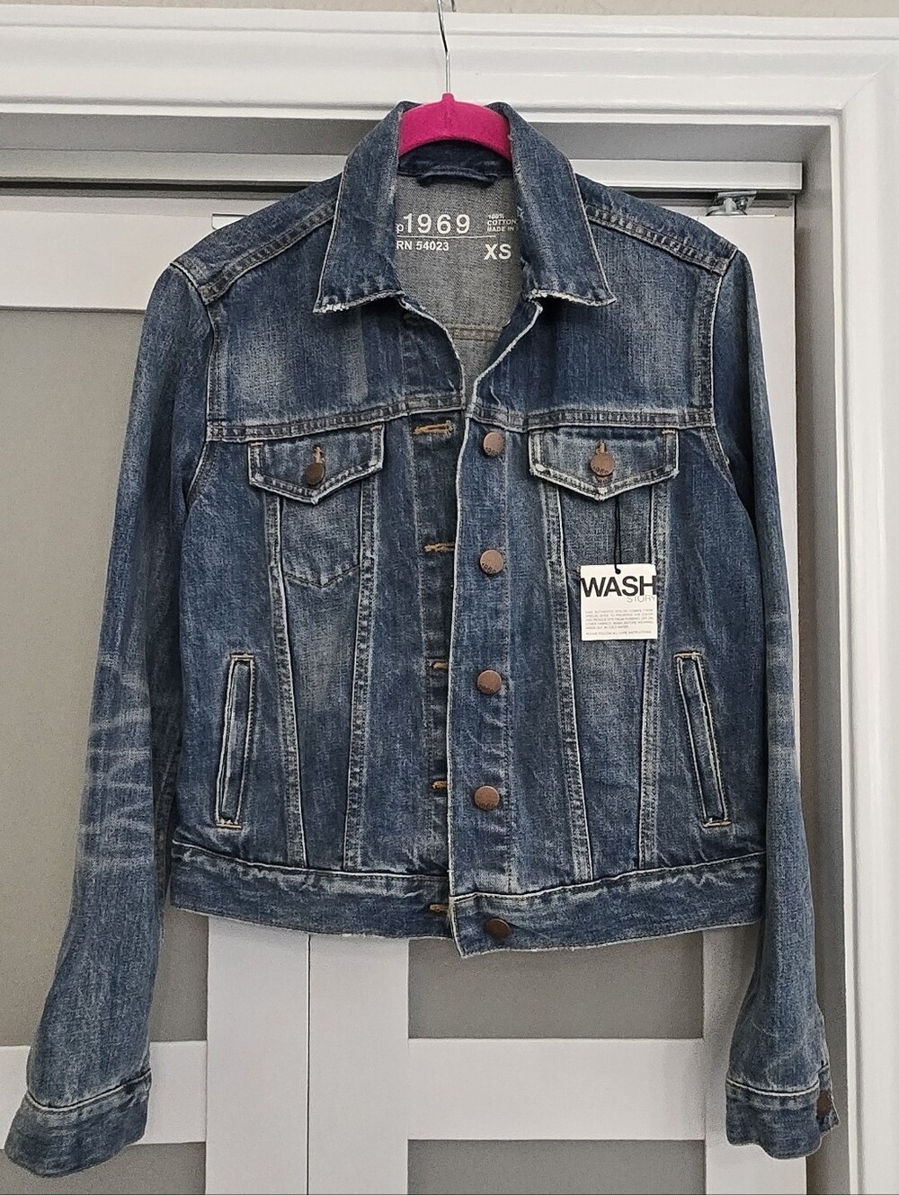 GAP 1969 Classic Denim Jacket in Medium Blue